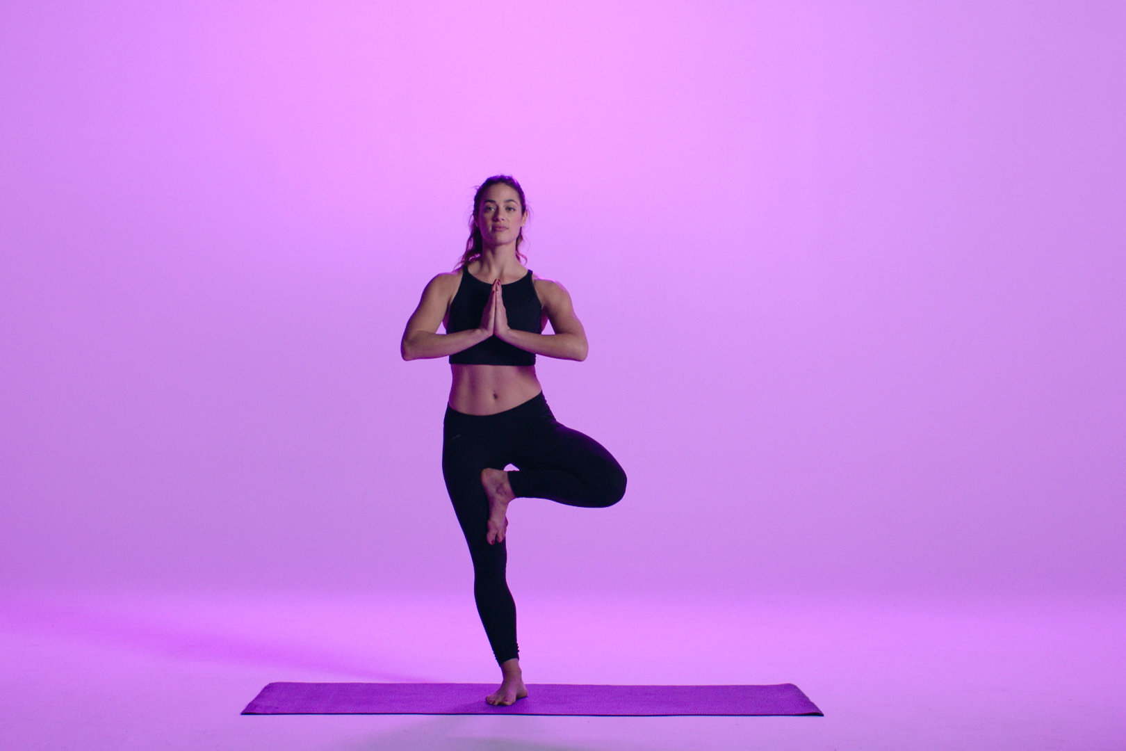 Mở phòng tập Yoga có cần Huấn luyện viên không?