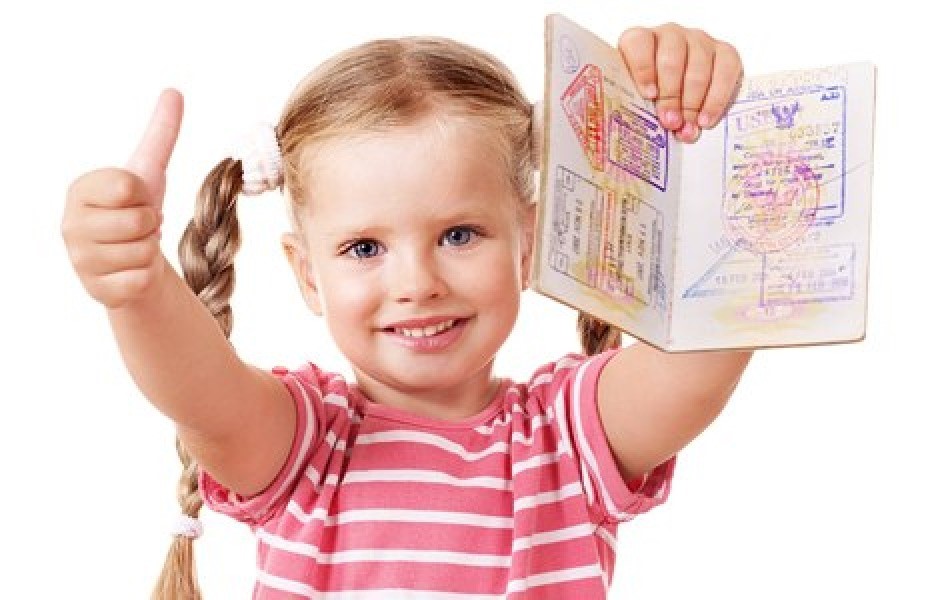Thủ tục xin cấp thẻ tạm trú cho trẻ em có bố/mẹ là người Việt Nam