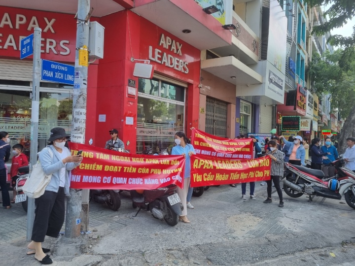 Trung tâm ngoại ngữ bị đình chỉ hoạt động giáo dục trong những trường hợp nào?